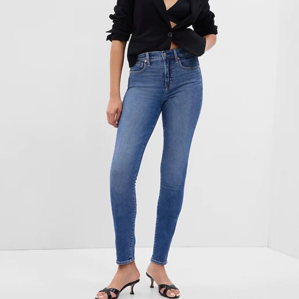 NWOT - Gap - High Rise True Skinny Jeans with Washwell - Medium Indigo - 32R